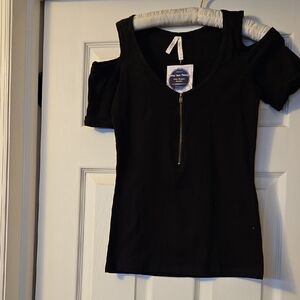 BRAND NEW BLACK COKD SHOULDER TOP